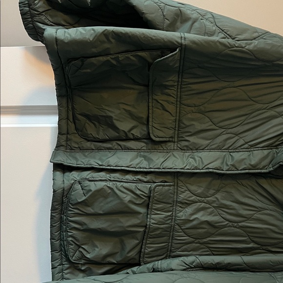 Old Navy Women's Puffer Jacket - Forest Green - Picture 2 of 3